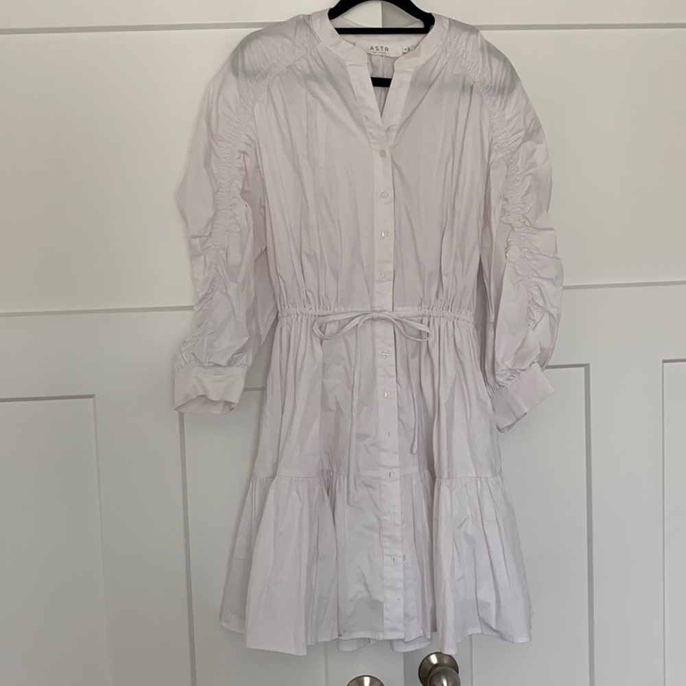 Astr the label 3/4 sleeve white dress with tie. ruched sleeves